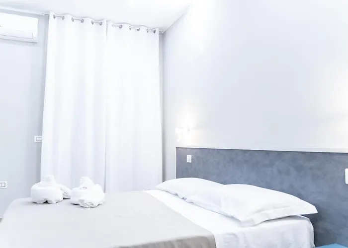 住宿加早餐酒店 La Perla 维博瓦伦蒂亚码头